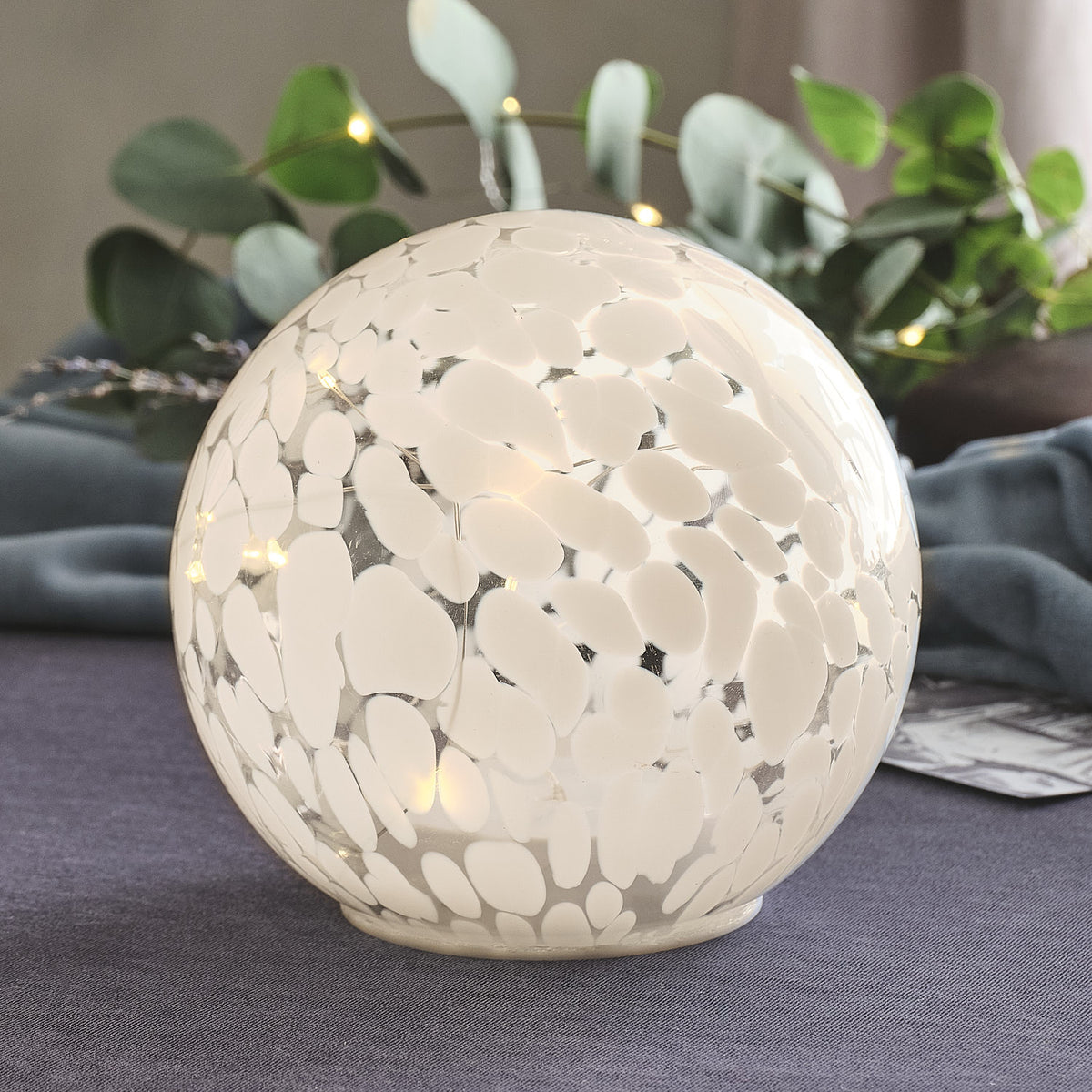 15 cm LED-Glaskugel aus Konfettiglas mit Timer