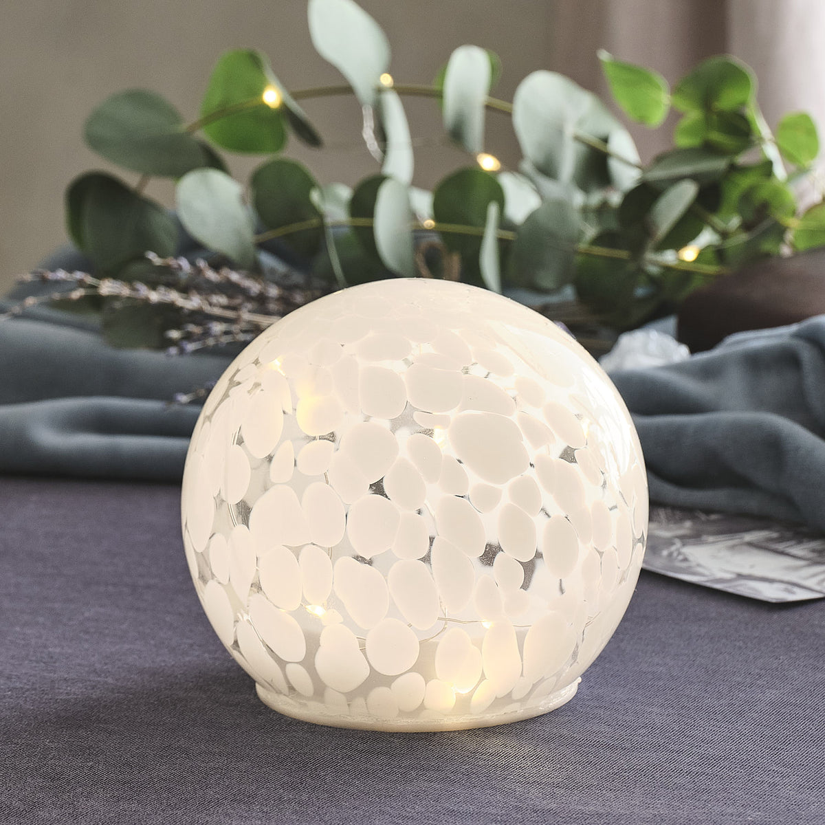 12,5 cm LED-Glaskugel aus Konfettiglas mit Timer