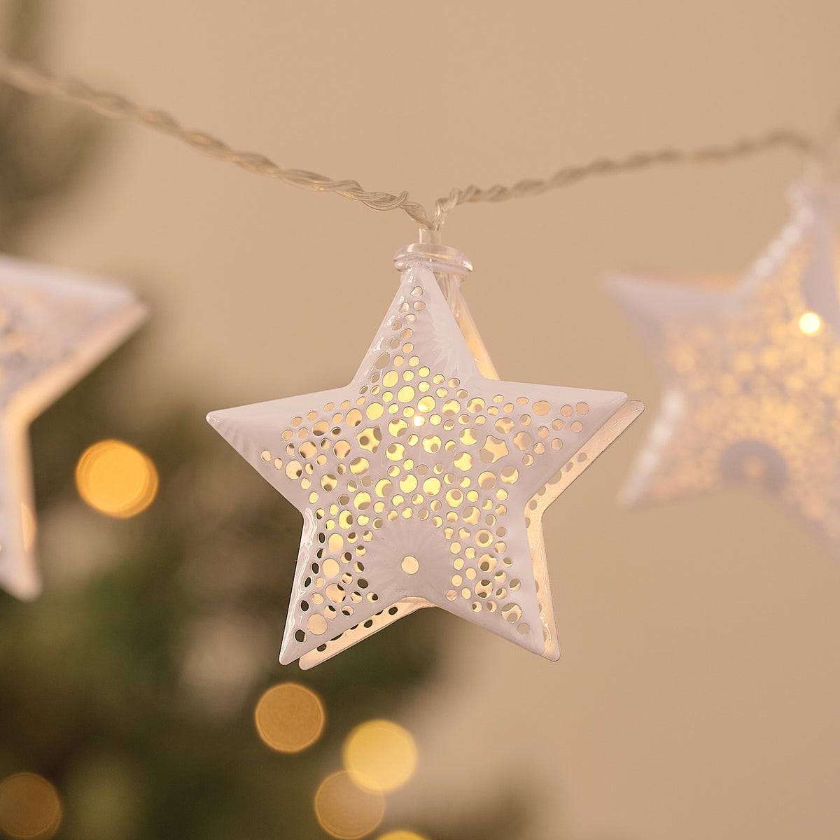 Warmweiße LED-Lichterkette mit 20 weißen Metallsternen