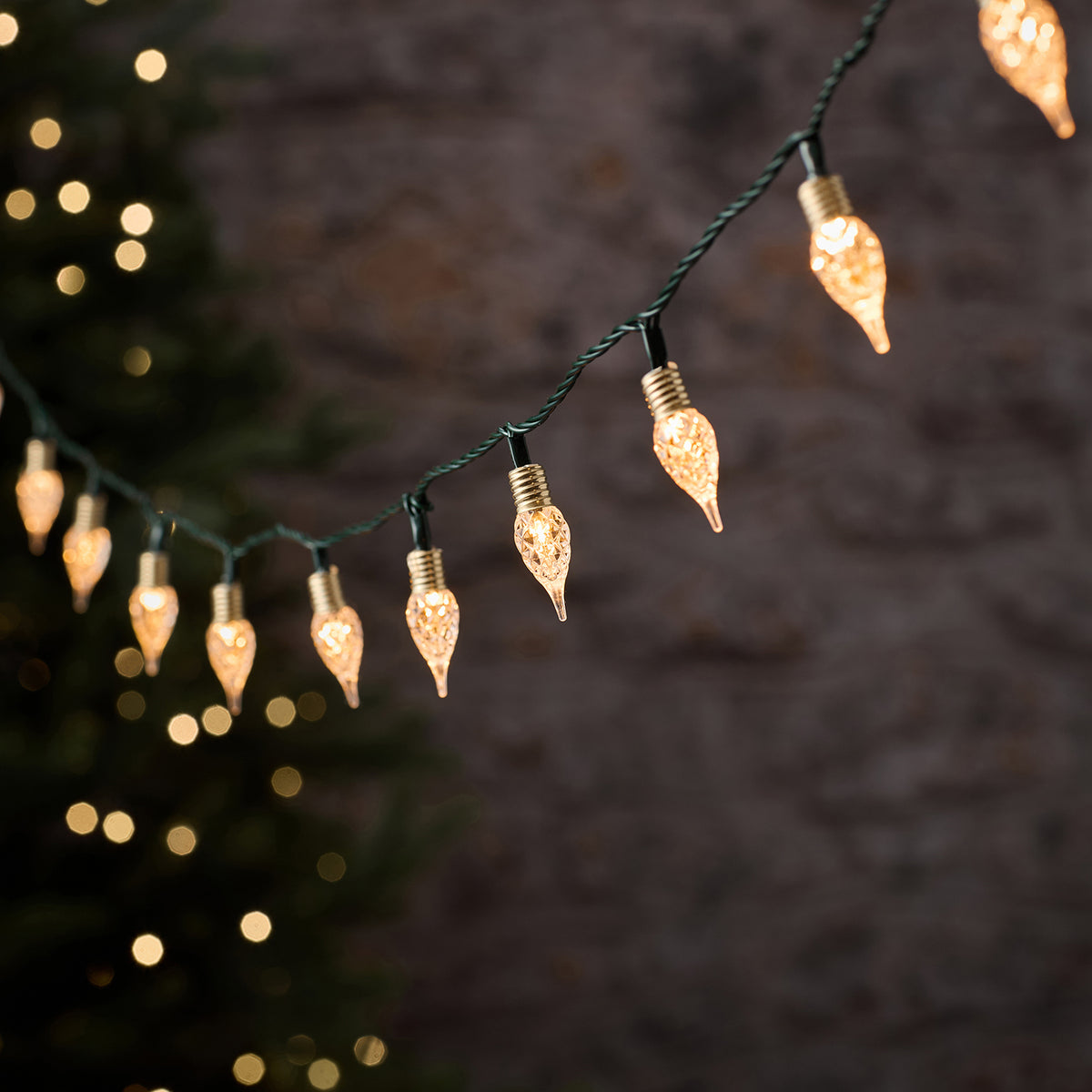 Warmweiße LED-Lichterkette außen mit 50 facettierten Tropfen und Timer