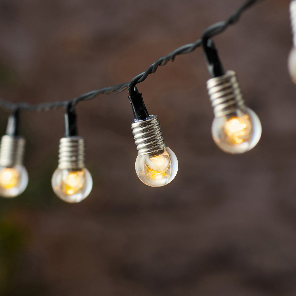 50er LED-Lichterkette mit Kristallkugeln außen warmweiß mit schwarzem Kabel