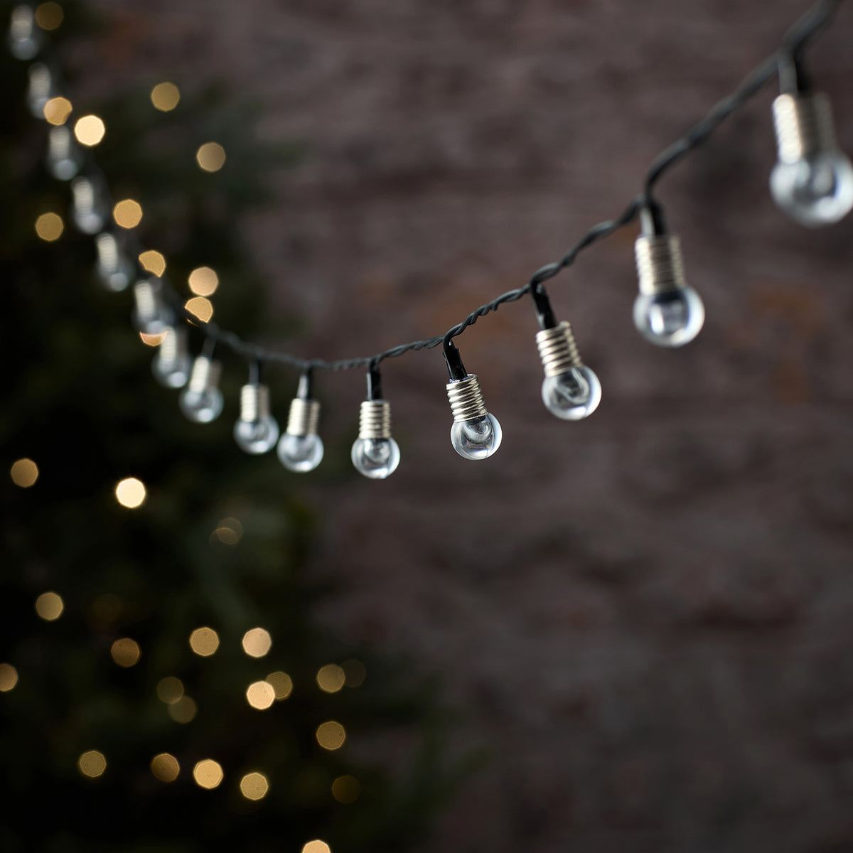 50er LED-Lichterkette mit Kristallkugeln außen warmweiß mit schwarzem Kabel