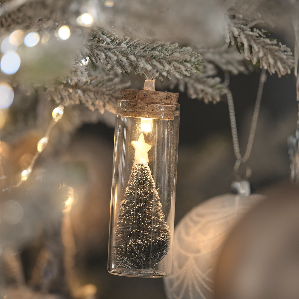 10er LED-Lichterkette mit Glasflaschen und Tannenbäumen warmweiß