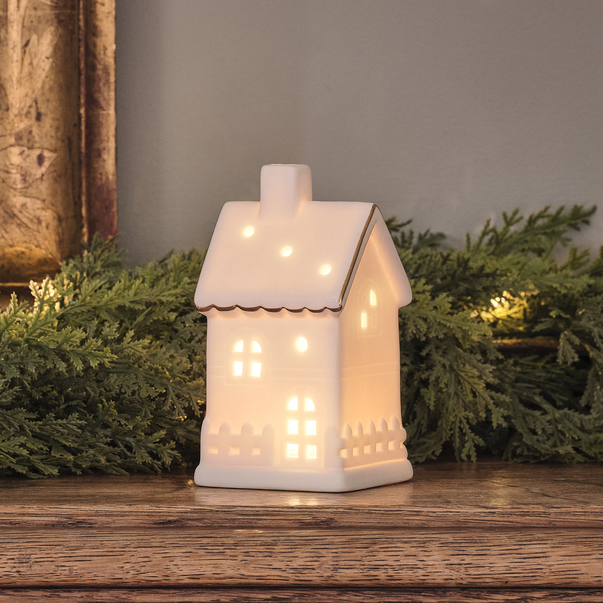 Kleines weißes LED-Keramikhaus mit warmweißen LEDs und Timer-Funktion