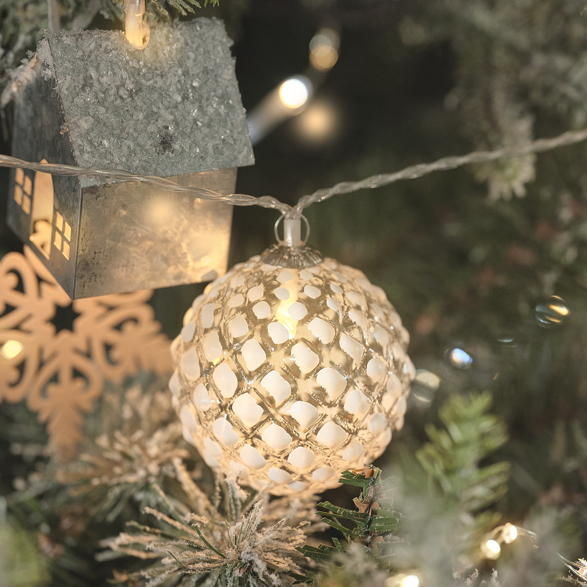 LED-Schneeball-Lichterkette mit 10 gefrosteten Glaskugeln für außen