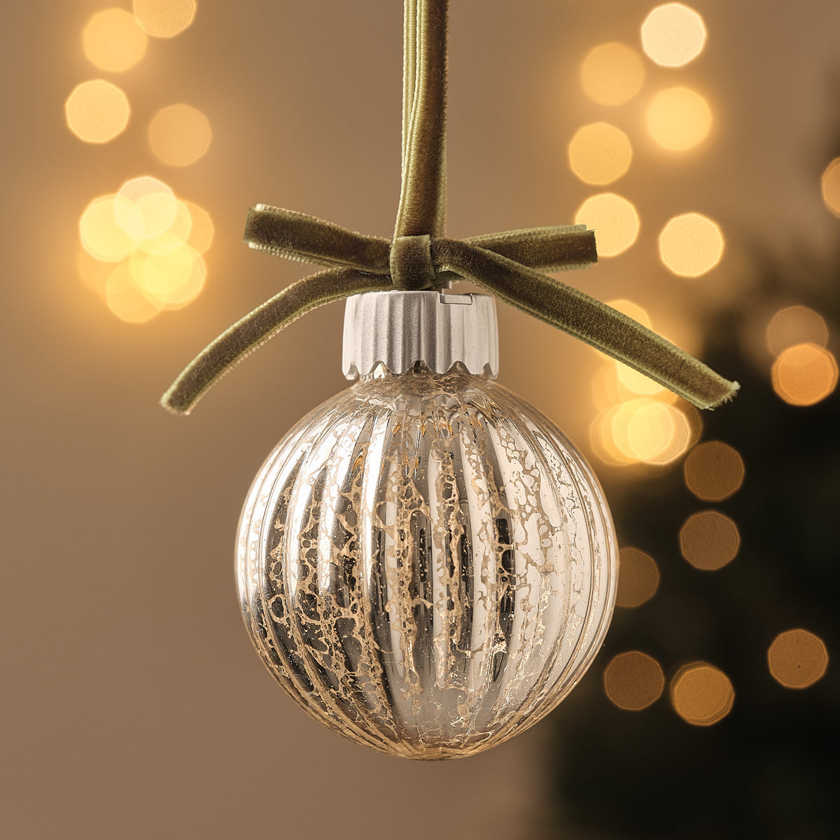 3er-Set LED-Weihnachtskugeln aus Glas mit grüner Schleife