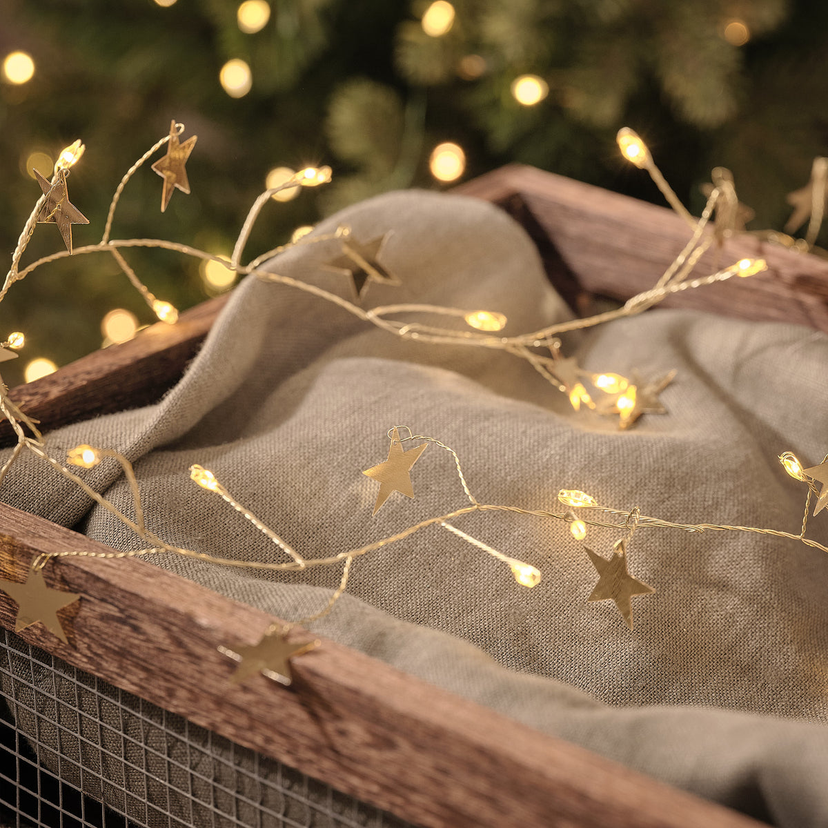 1,5m LED-Sternenlichterkette in Gold mit 50 Mikro-LEDs