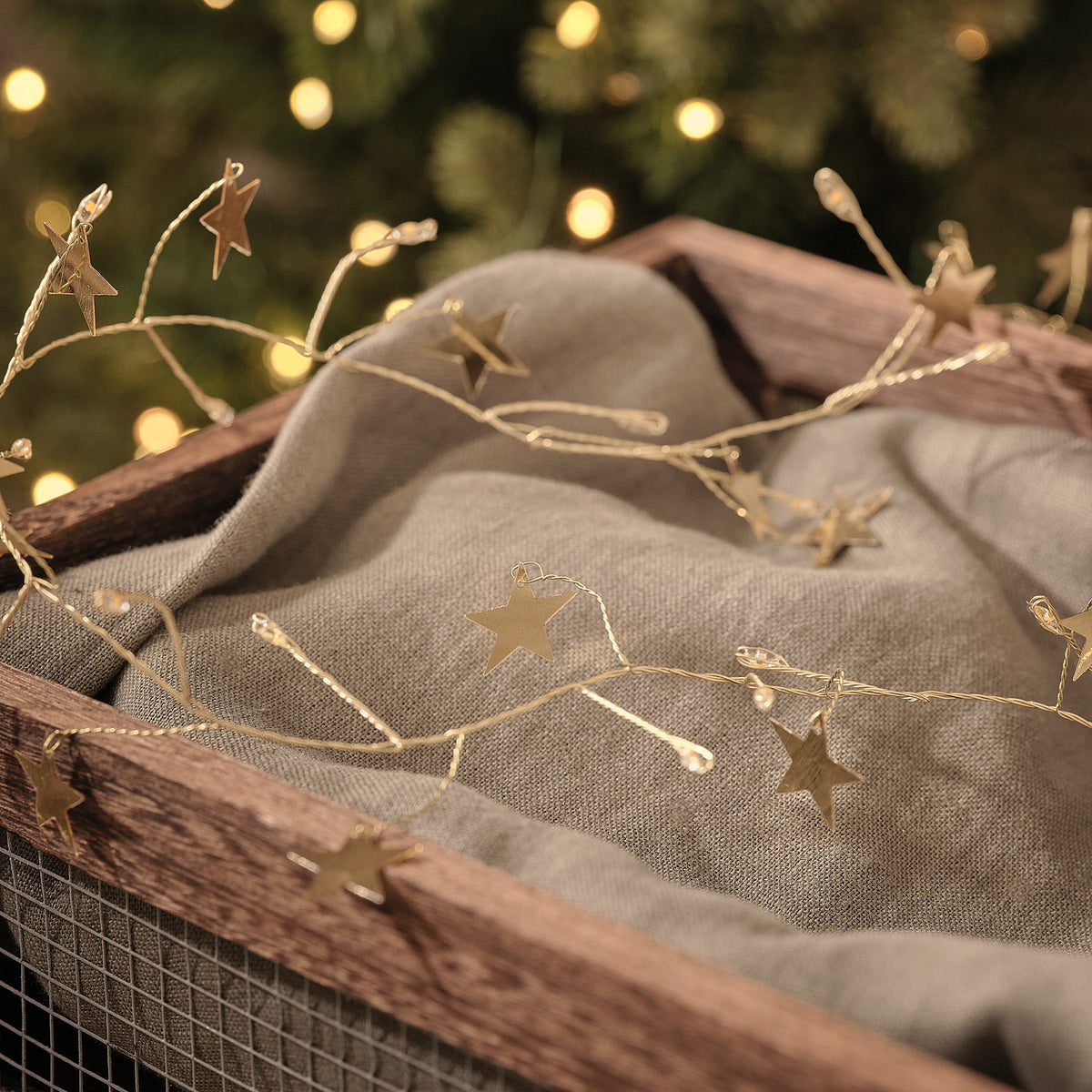 1,5m LED-Sternenlichterkette in Gold mit 50 Mikro-LEDs