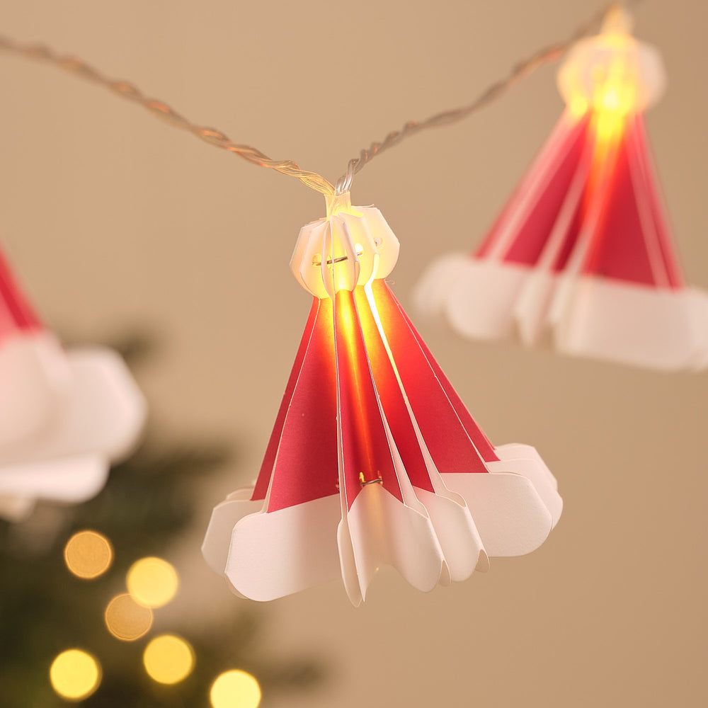 Warmweiße LED-Lichterkette mit 10 Weihnachtsmützen aus Papier