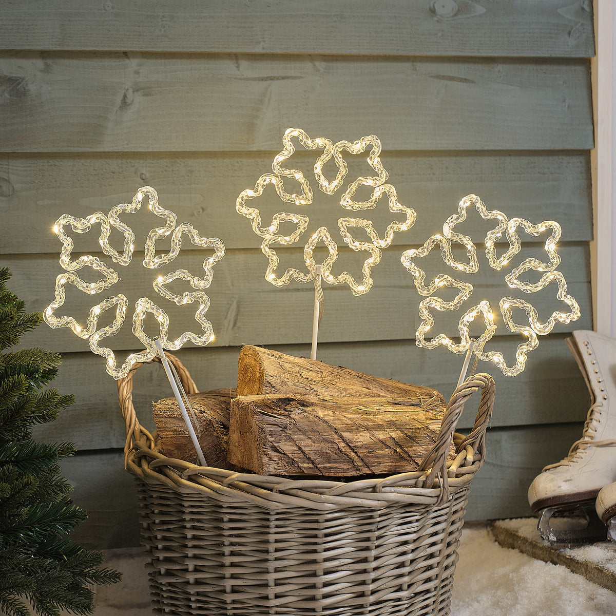 3er-Set Acryl-Schneeflocken Gartenstecker mit 93 warmweißen Mikro-LEDs für den Außenbereich