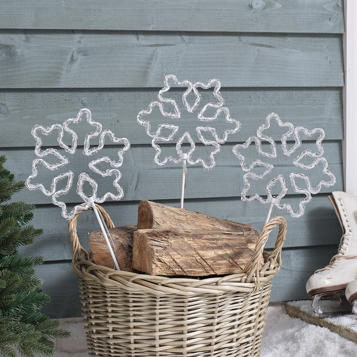 3er-Set Acryl-Schneeflocken Gartenstecker mit 93 warmweißen Mikro-LEDs für den Außenbereich