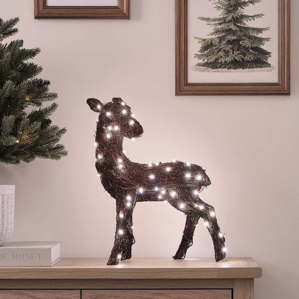 Helmsley Bicolor LED-Rentier Hirschkuh aus Zweigen 25 cm