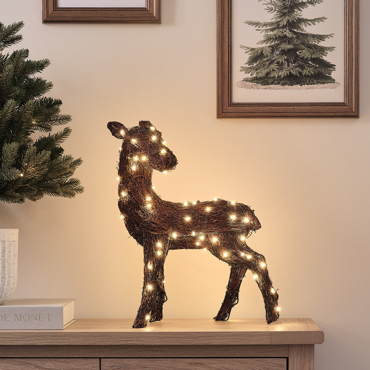 Helmsley Bicolor LED-Rentier Hirschkuh aus Zweigen 25 cm