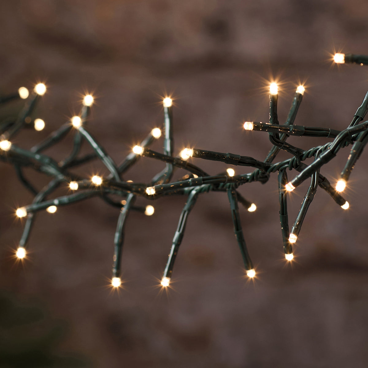 5 m LED-Cluster-Lichterkette außen mit 500 warmweißen LEDs und grünem Kabel
