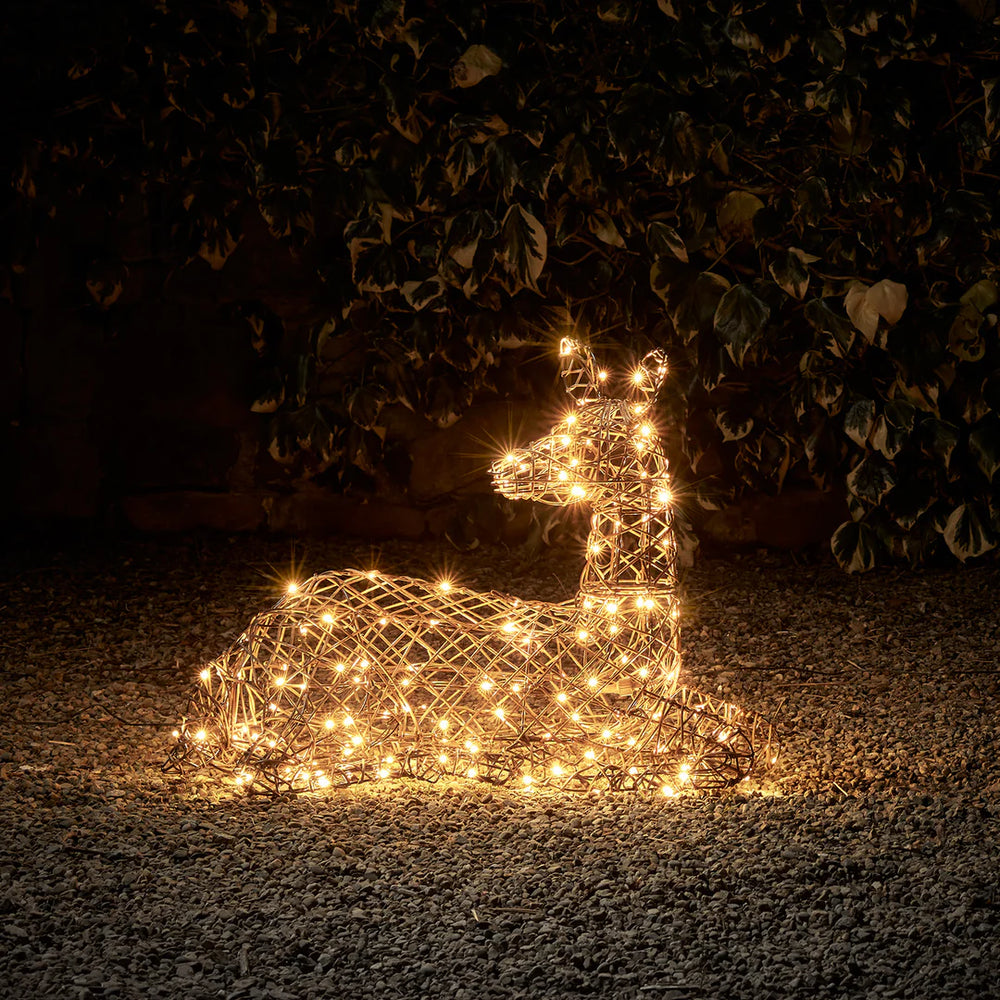 Liegendes LED-Rentier Hirschkuh Studley