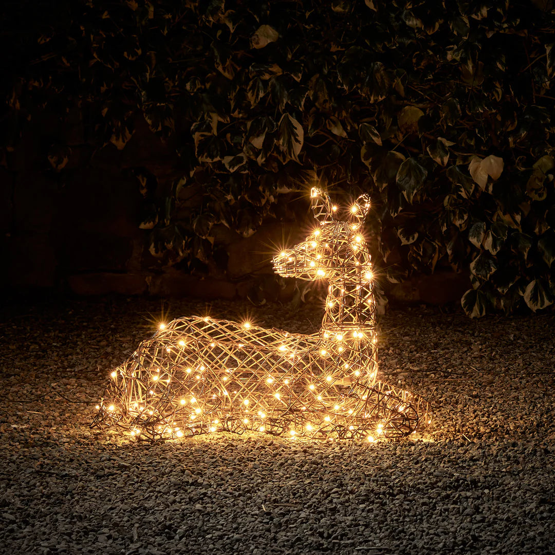 Liegendes LED-Rentier Hirschkuh Studley