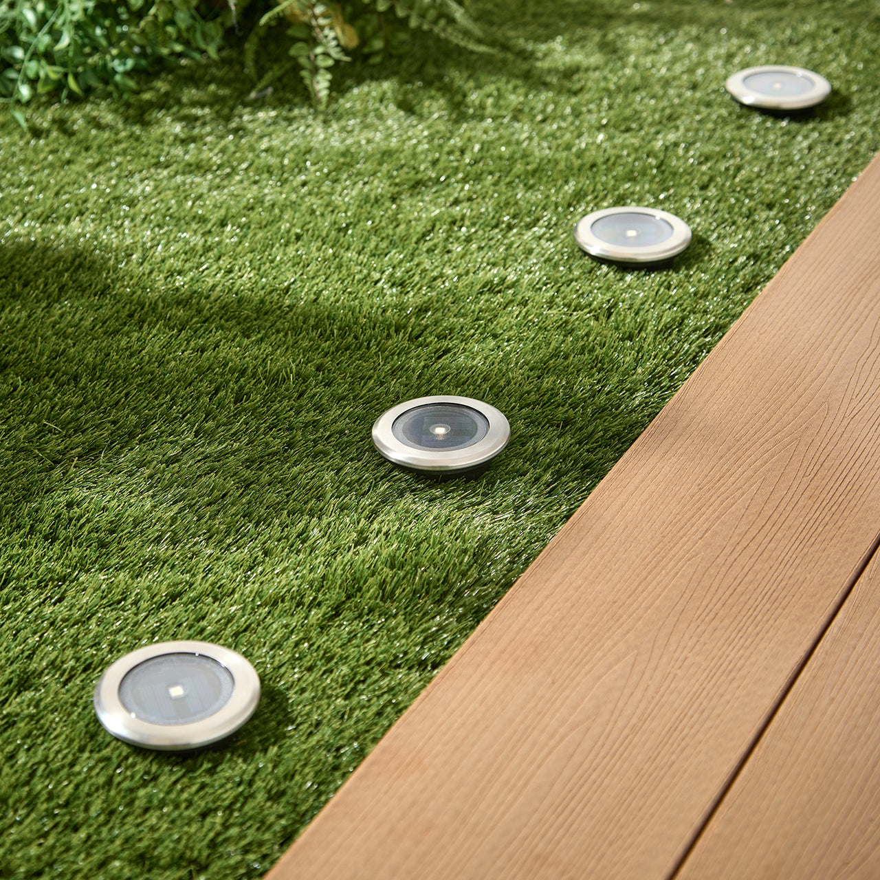 4er Set Solar Terrassen‑Einbaustrahler in Warmweiß, Silber