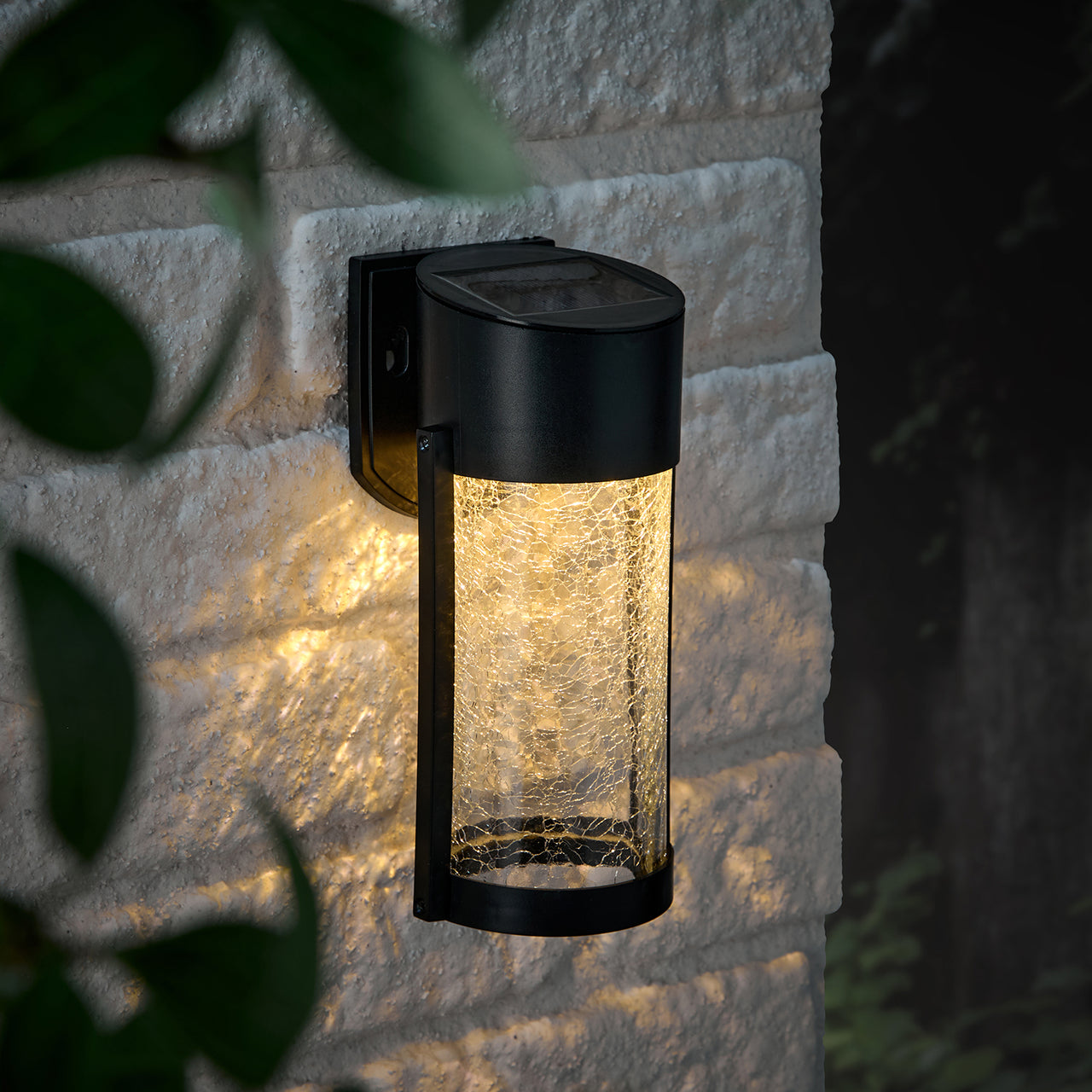 Lyme“ Solar-Wandleuchte aus Crackle-Glas warmweiß