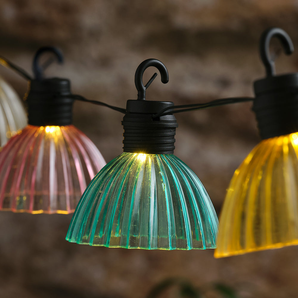 Lights4fun Pastell-Solar-Lichterkette „Lustre“ – 10 Warmweiße LEDs, 8 Lichteffekte, 2m Länge – Bunt, Solarbetrieben, Ohne Stromanschluss – Für Garten, Balkon & Terrasse