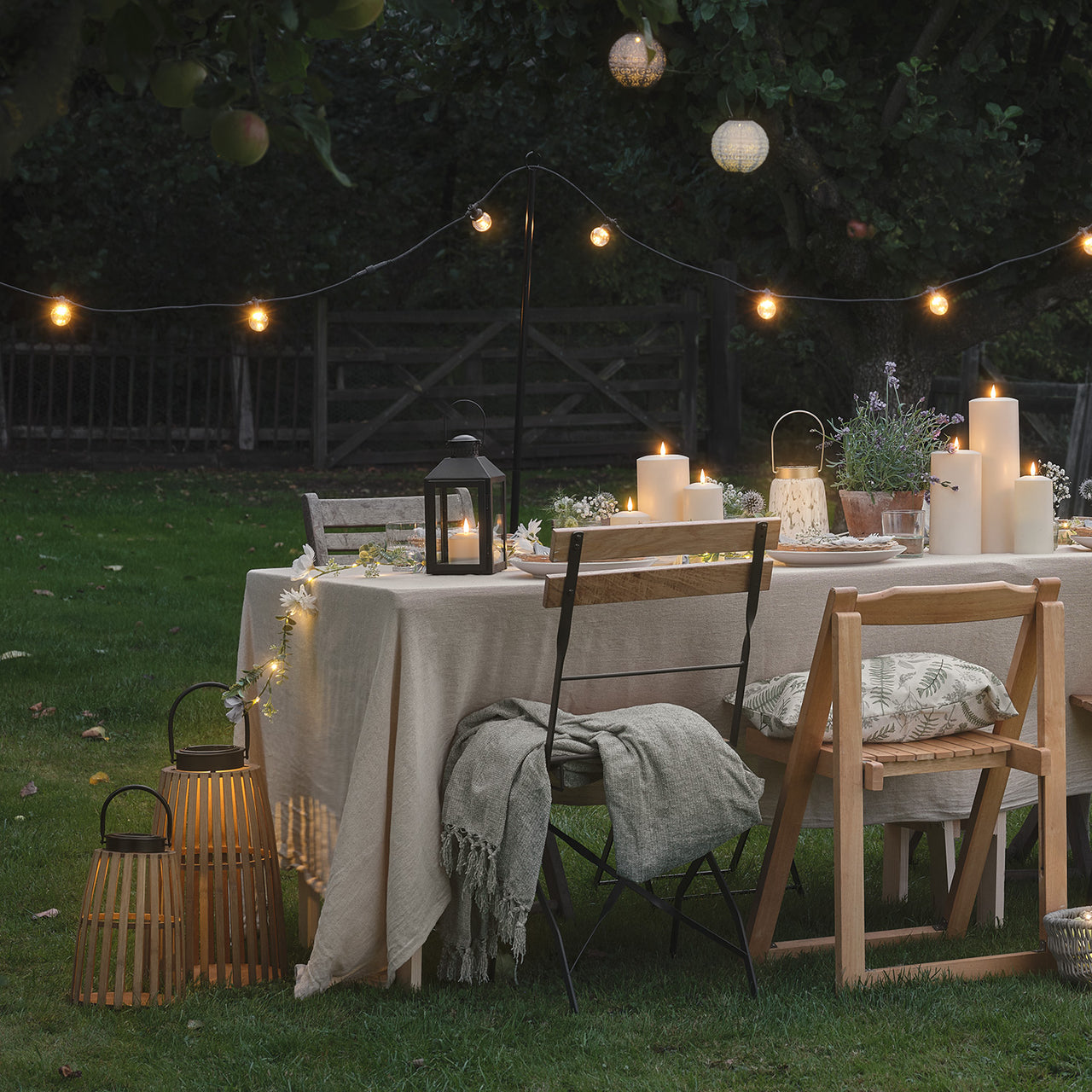 Sol Solar-Laterne aus Bambus 30,5 cm mit warmweißen LEDs