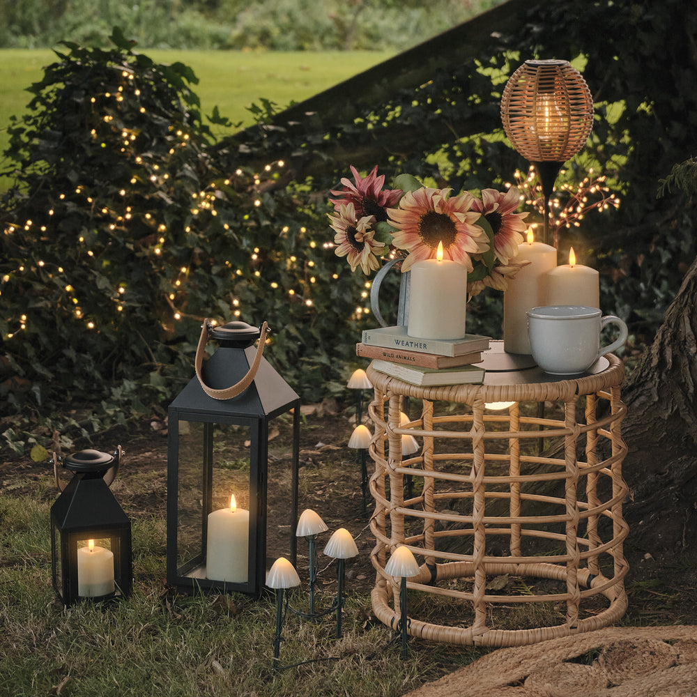Hygge Solar-Beistelltisch in Flechtoptik mit dimmbarer Beleuchtung
