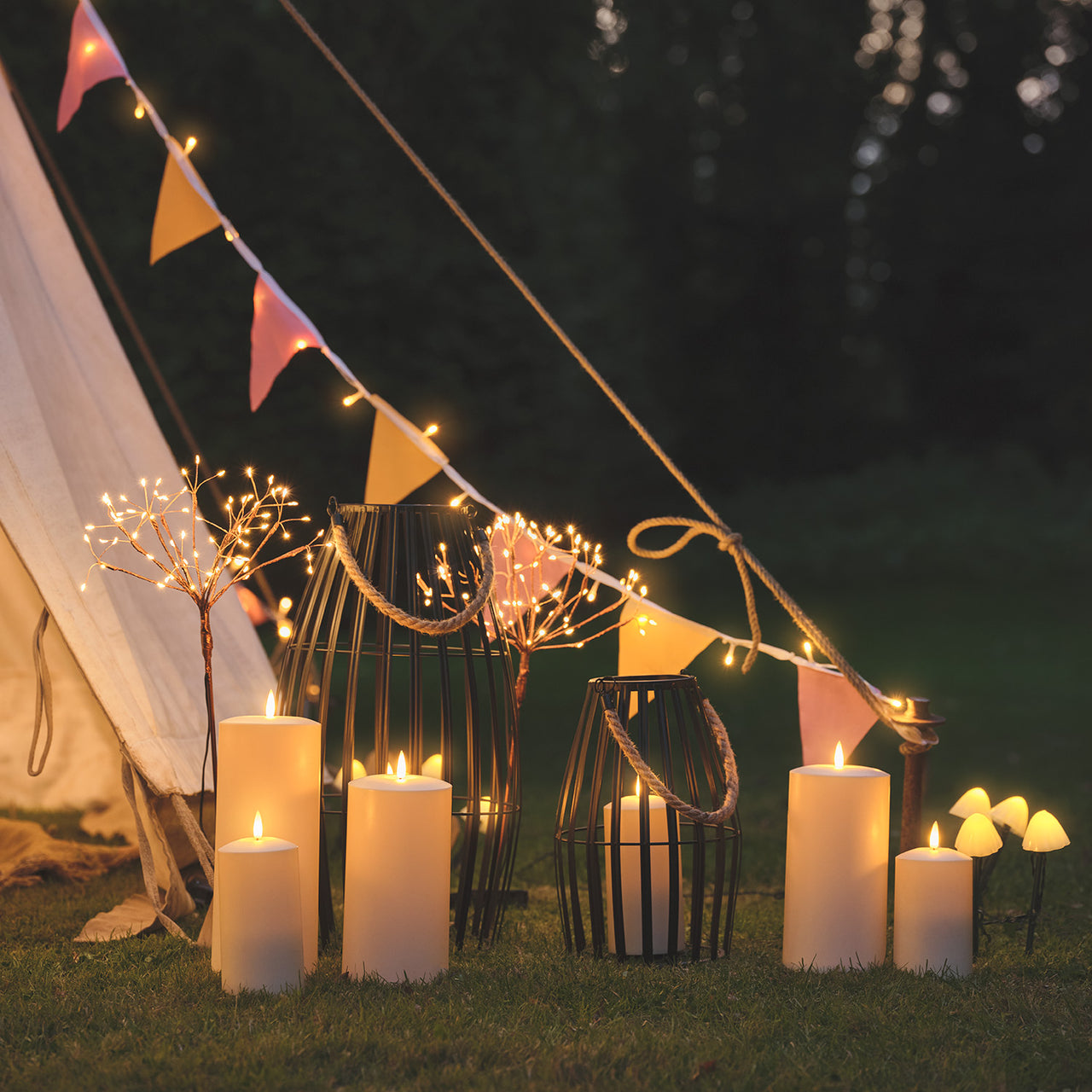 Solar Gartenstecker "Feuerwerk" mit warmweißen LEDs dekoriert am Festzelt