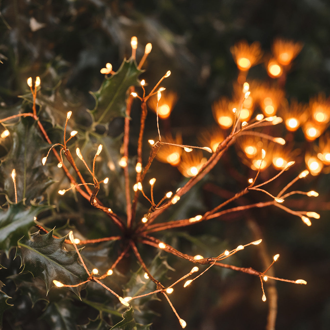 Nahaufnahme von Solar Gartenstecker "Feuerwerk" mit warmweißen LEDs
