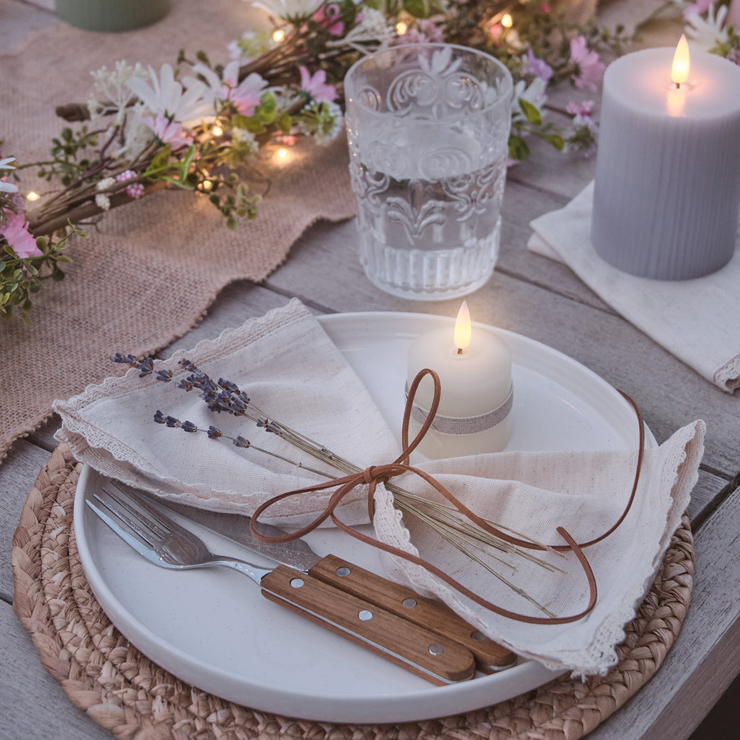 Outdoor-Dinner im Garten: Die schönsten Lichtideen für Tisch & Umgebun