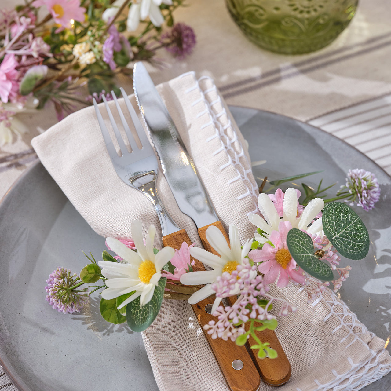 Frühlings-Kerzenring „Daisy Dreams“ mit Gänseblümchen & Wildblumen