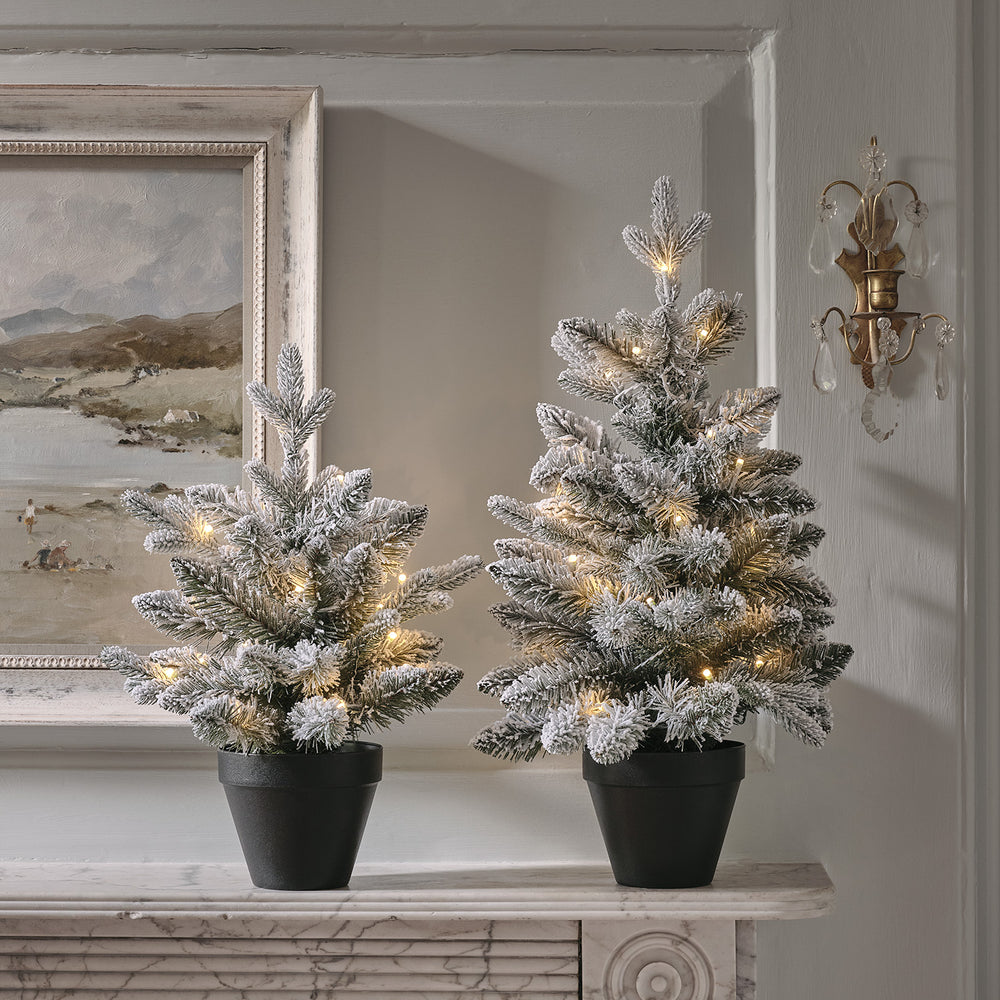 2er-Set innen vorgelichtete verschneite Weihnachtsbäume