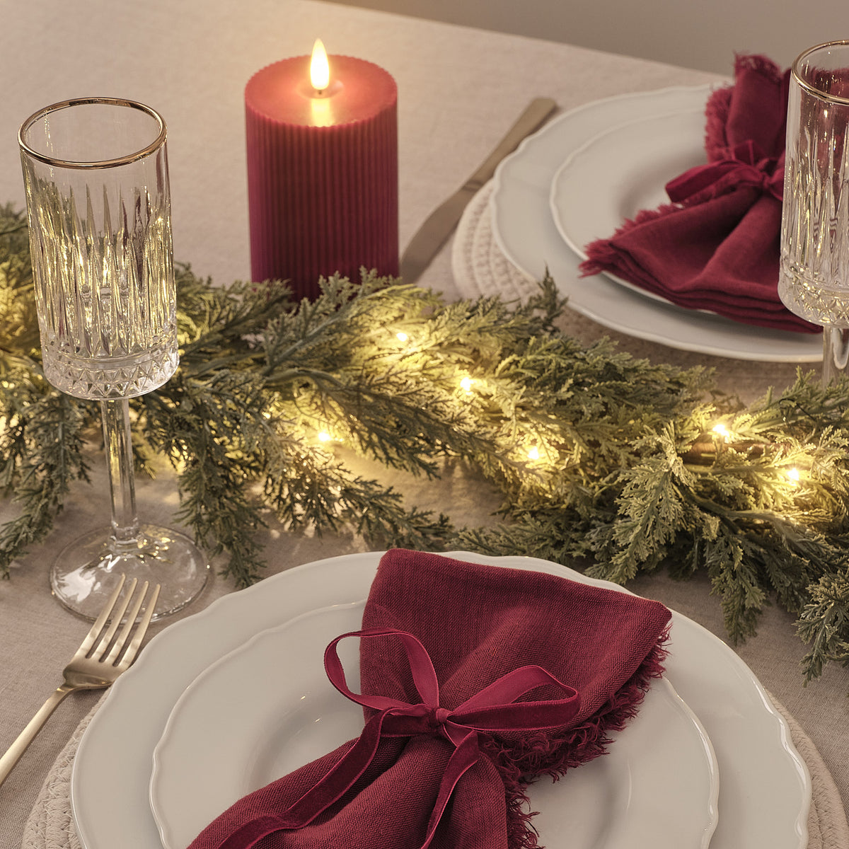 Set aus beleuchtetem 60 cm Weihnachtskranz mit Tannenzapfen und 180 cm Girlande