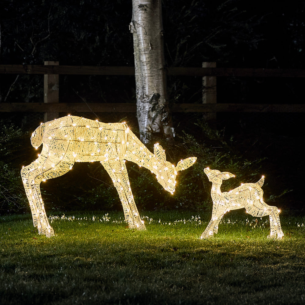 Harewood LED Rentier Mutter und Kind Glitzer weiß