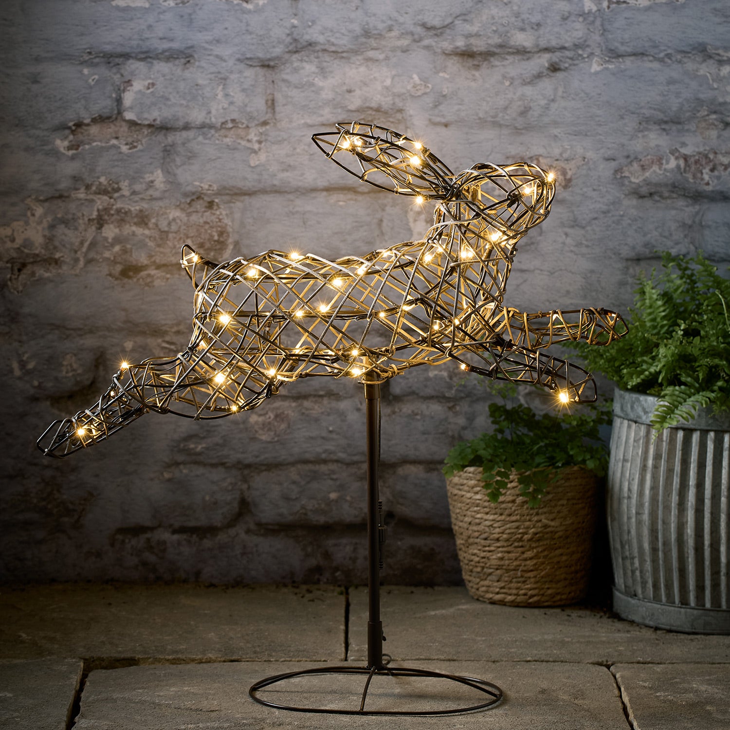 Lights4fun LED Osterhase 36 Cm – Batteriebetrieben, Mit Timer, IP44 Für Outdoor-Deko