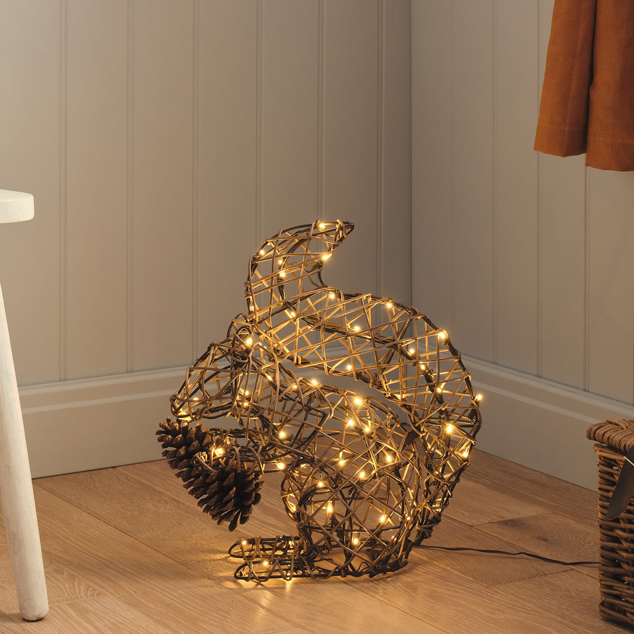 Sherwood Rattan LED-Gartenfigur Eichhörnchen mit 60 LEDs und Timer beleuchtet im Innenbereich