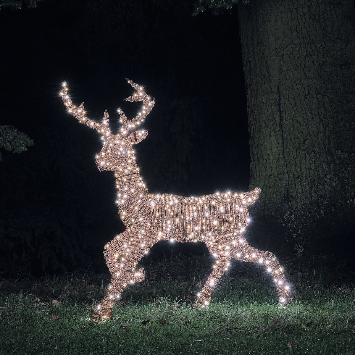125 cm Pateley Rattan Bicolor LED-Rentier mit 380 Mikro-LEDs in bicolor Beleuchtung