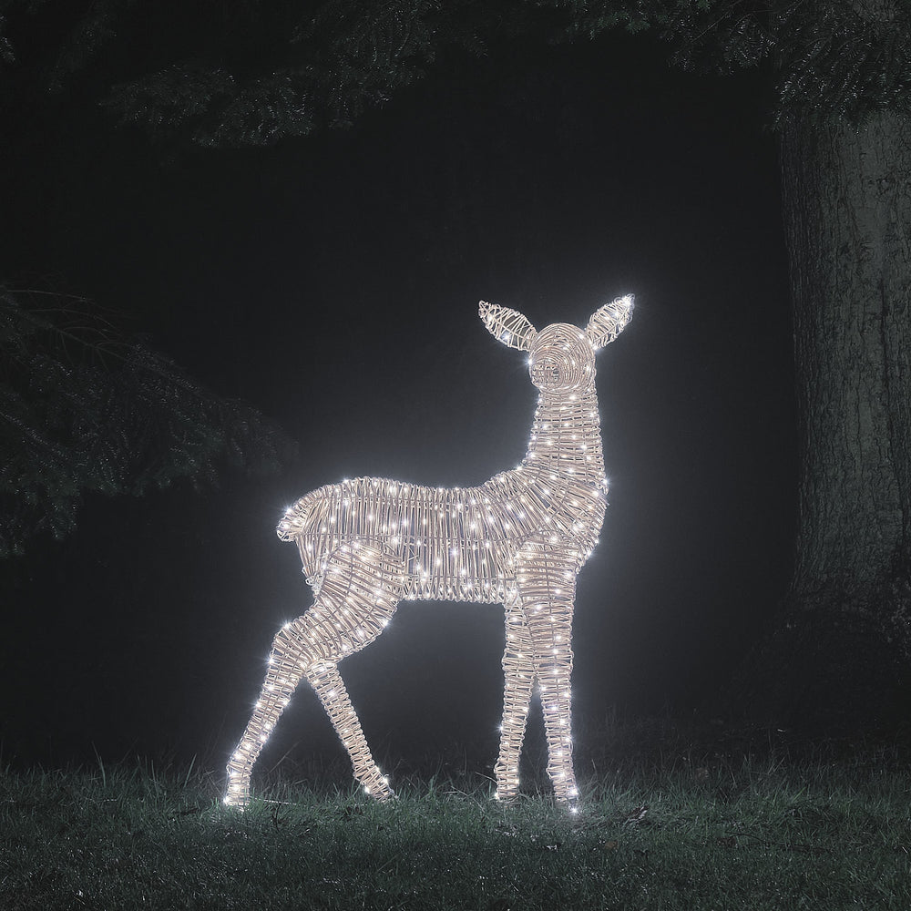 Leyburn XL Rattan LED-Rentier Mutter mit 400 Mikro-LEDs und Timer in Kaltweiß