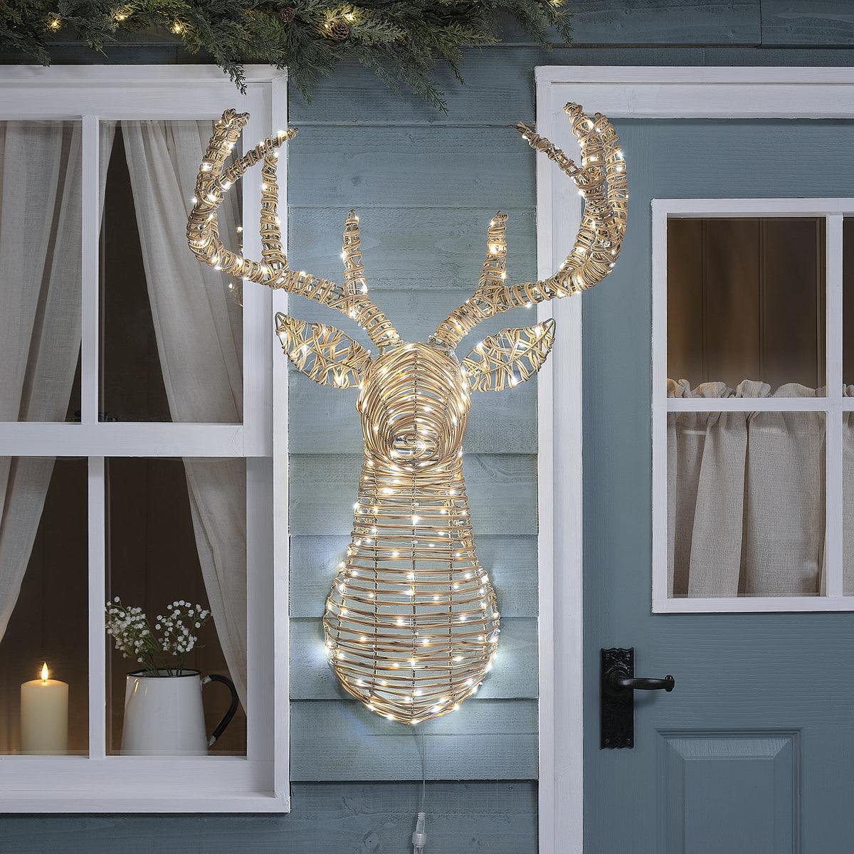 87 cm Leyburn LED-Hirschkopf aus Rattan mit 230 Bicolor LEDs für den Außenbereich in bicolor Beleuchtung