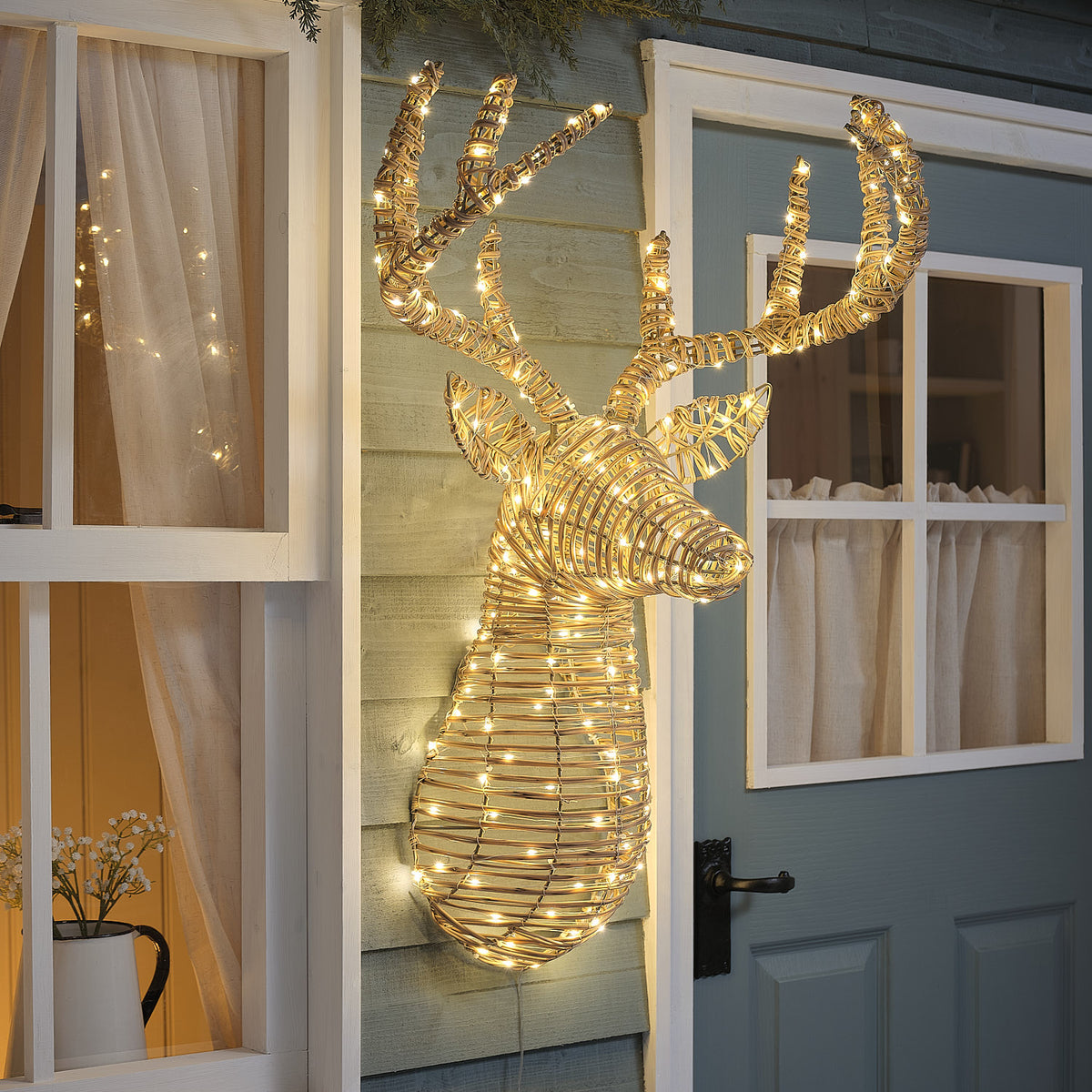87 cm Leyburn LED-Hirschkopf aus Rattan mit 230 Bicolor LEDs für den Außenbereich in Warmweiß