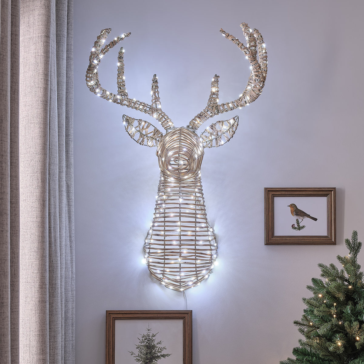 87 cm Leyburn LED-Hirschkopf aus Rattan mit 230 Bicolor LEDs für den Außenbereich im Haus in Kaltweiß