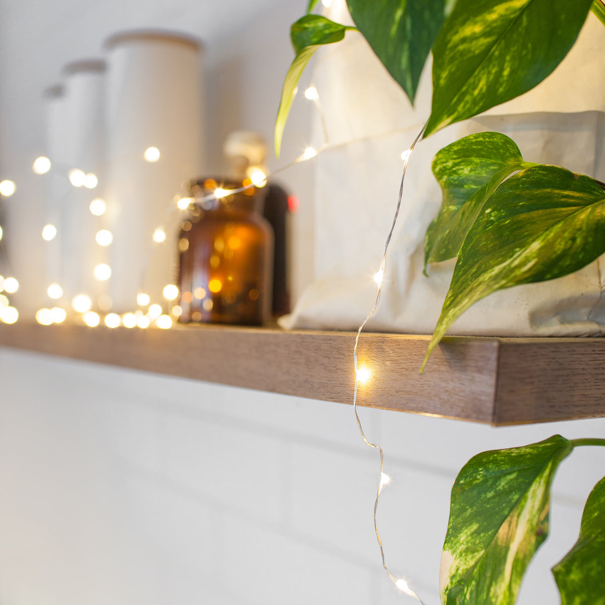 Lights4fun 100er Micro LED Lichterkette Warmweiß – 5 M Draht + 3 M Zuleitung, Mit Stecker, Für Innen, IP20, 6V, 4,3 Lumen – Ideal Für Weihnachten, Kinderzimmer & Deko
