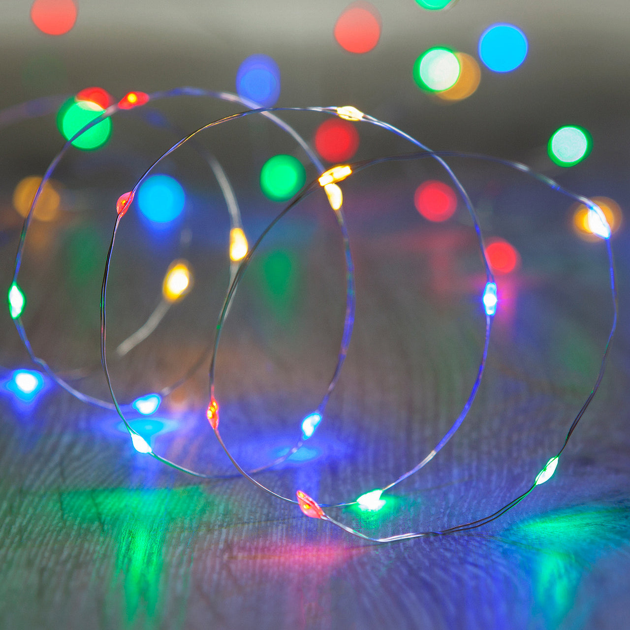 https://www.lights4fun.de/cdn/shop/products/C20-M_multi-coloured-micro-wire-battery-fairy-lights_P1.jpg?v=1569186099&width=1280