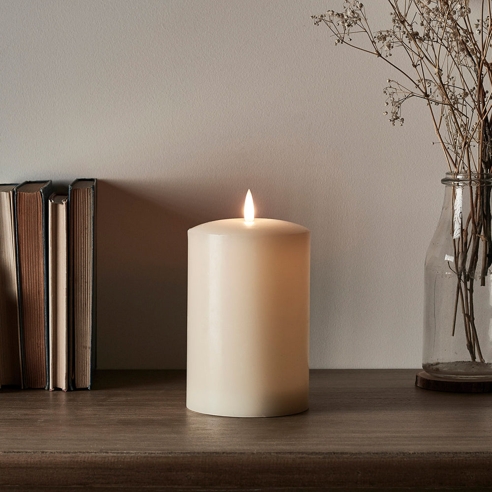 TruGlow® LED Stumpenkerze Echtwachs breit 15cm