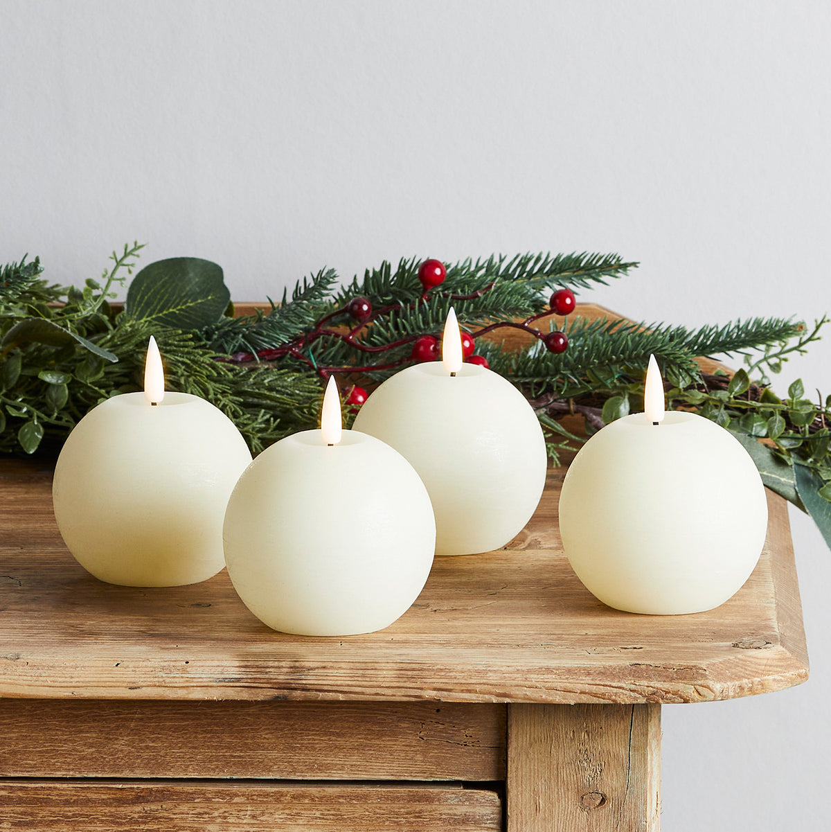 VITAMO Round Swirl LED-Kerzen Set Beige – Echtwachs Mit Flimmer-Effekt, Timer (6/18 Std.), 7 Cm Hoch, 8,5 Cm Durchmesser – 2 Stück In Geschenkbox