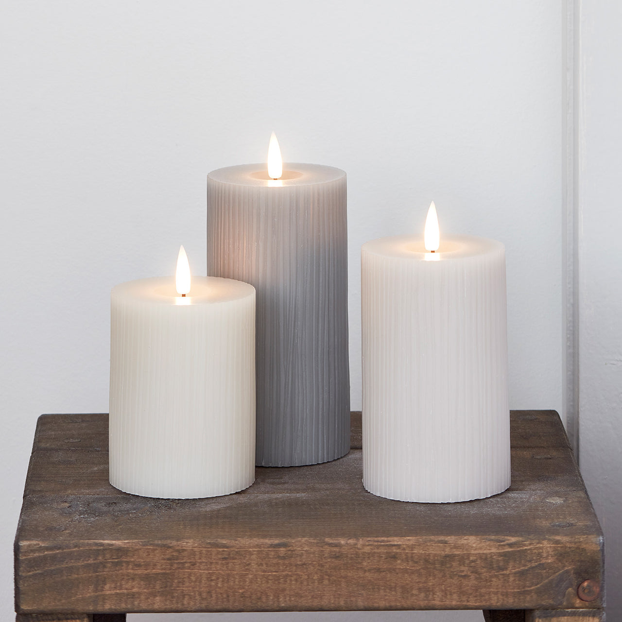 TruGlow® LED Kerzen Trio geriffelt grau mit Fernbedienung