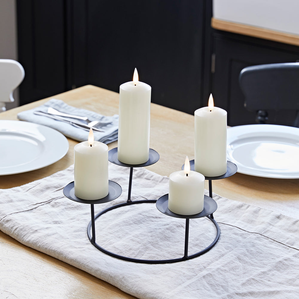 Kerzenständer Tischdeko mit 4 elfenbeinfarbenen TruGlow® LED Kerzen schmal