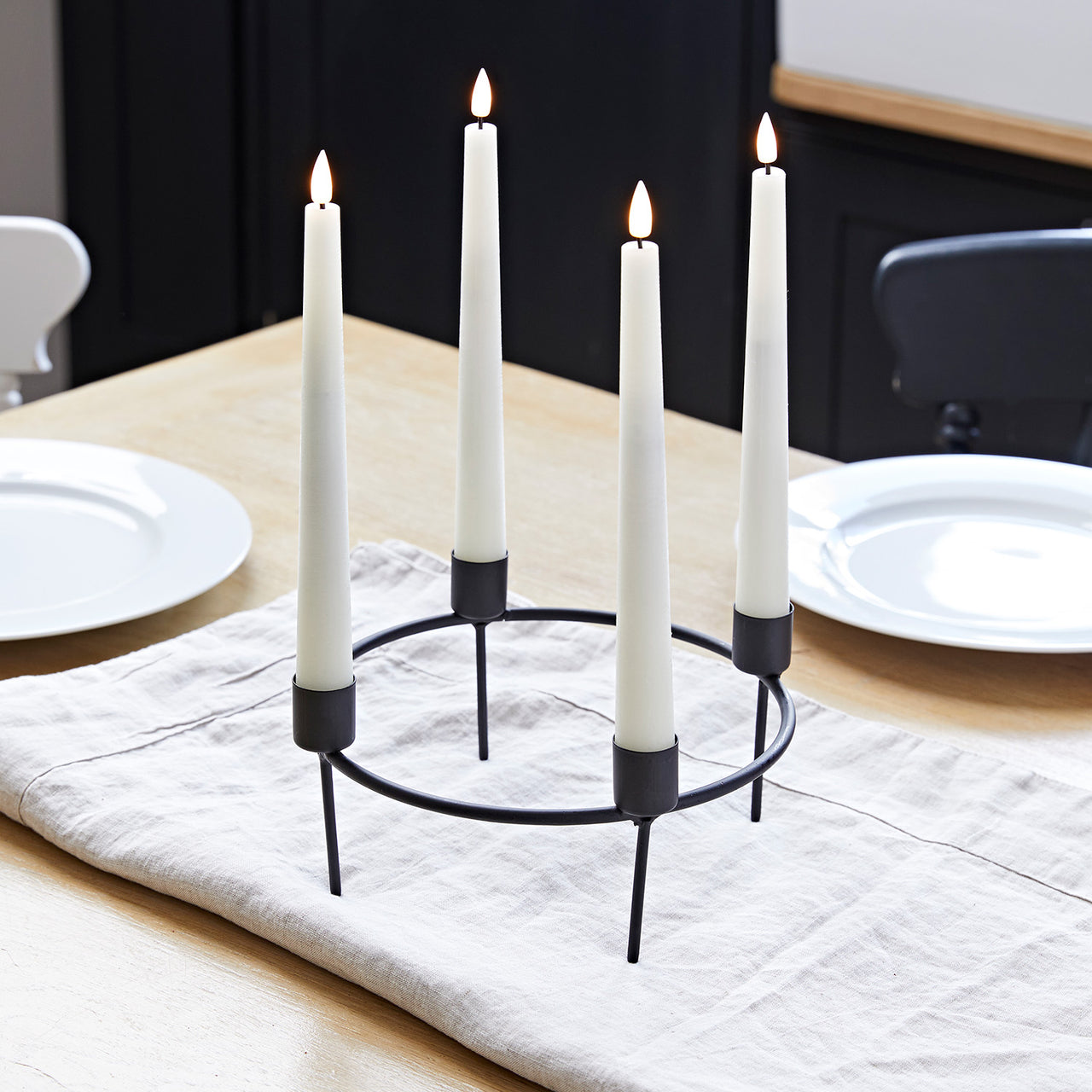 Kerzenständer Tischdeko mit 4 TruGlow® LED Stabkerzen Echtwachs inkl. Fernbedienung