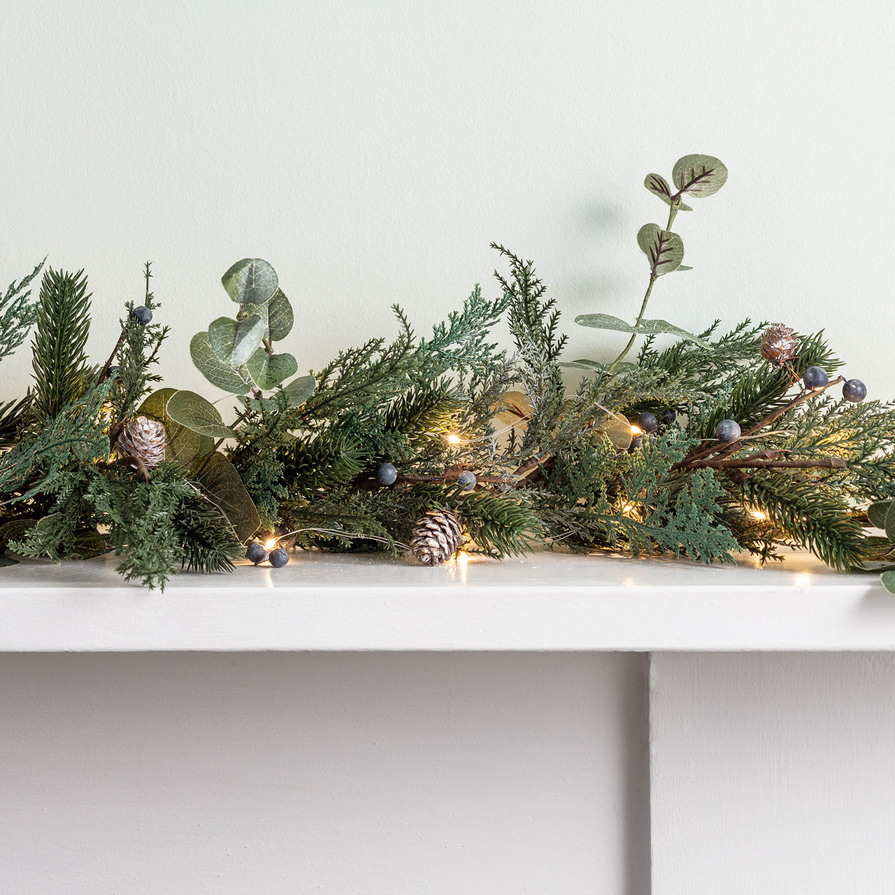 2m Beeren und Tannenzapfen Weihnachtsgirlande mit Beleuchtung