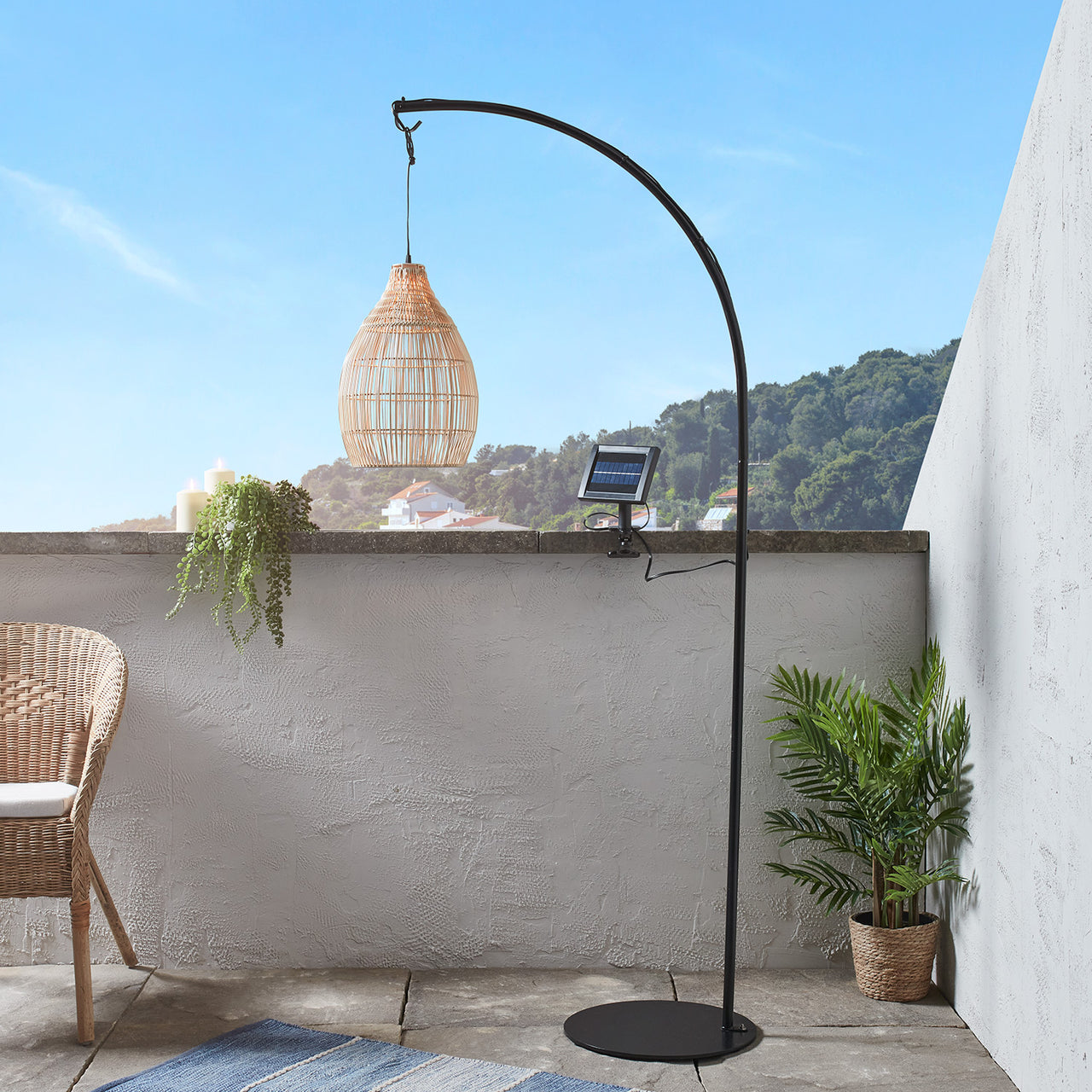 Solar Hängelampe Rattan mit Outdoor Lampenfuß