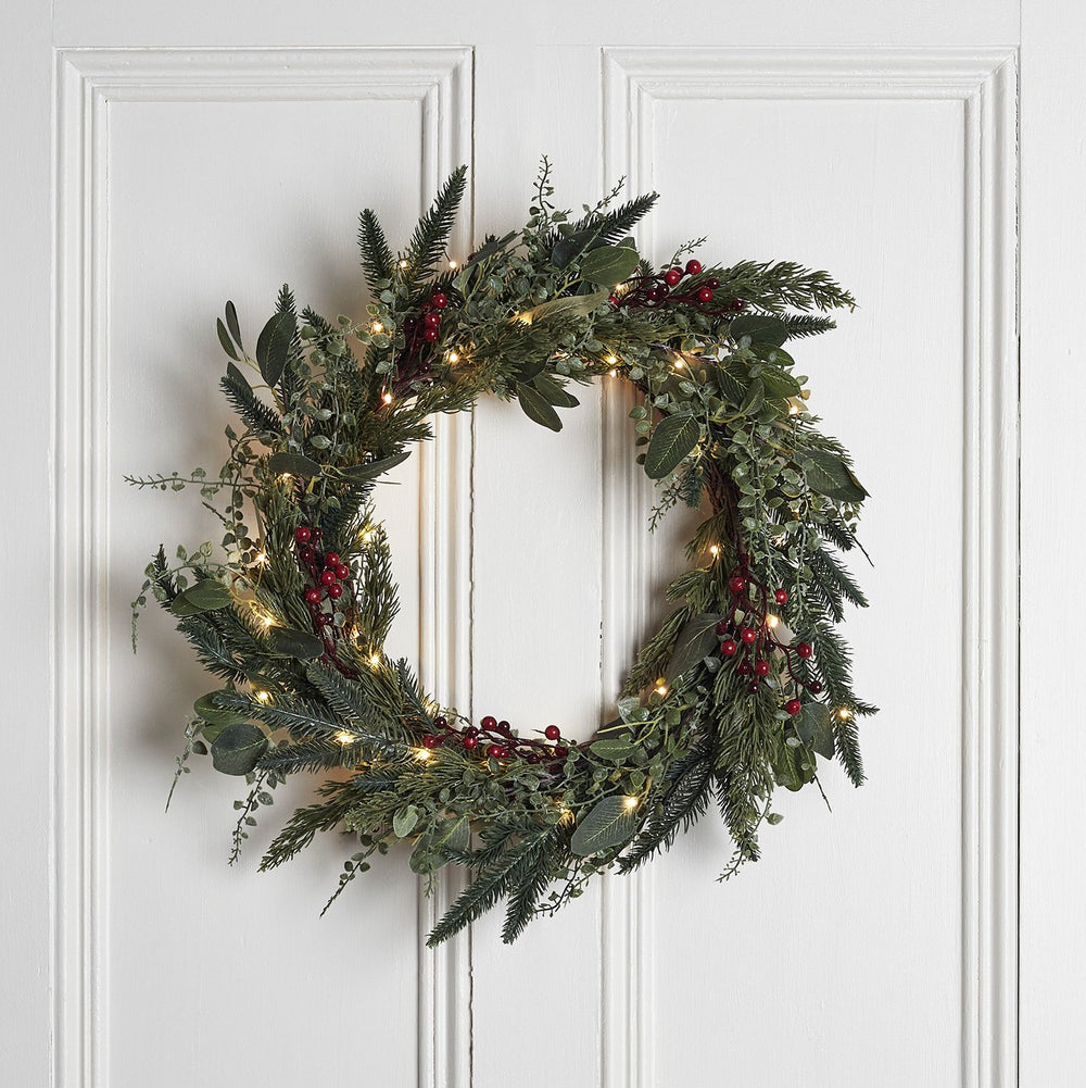 45cm Weihnachtskranz mit Tannenzweigen und roten Beeren