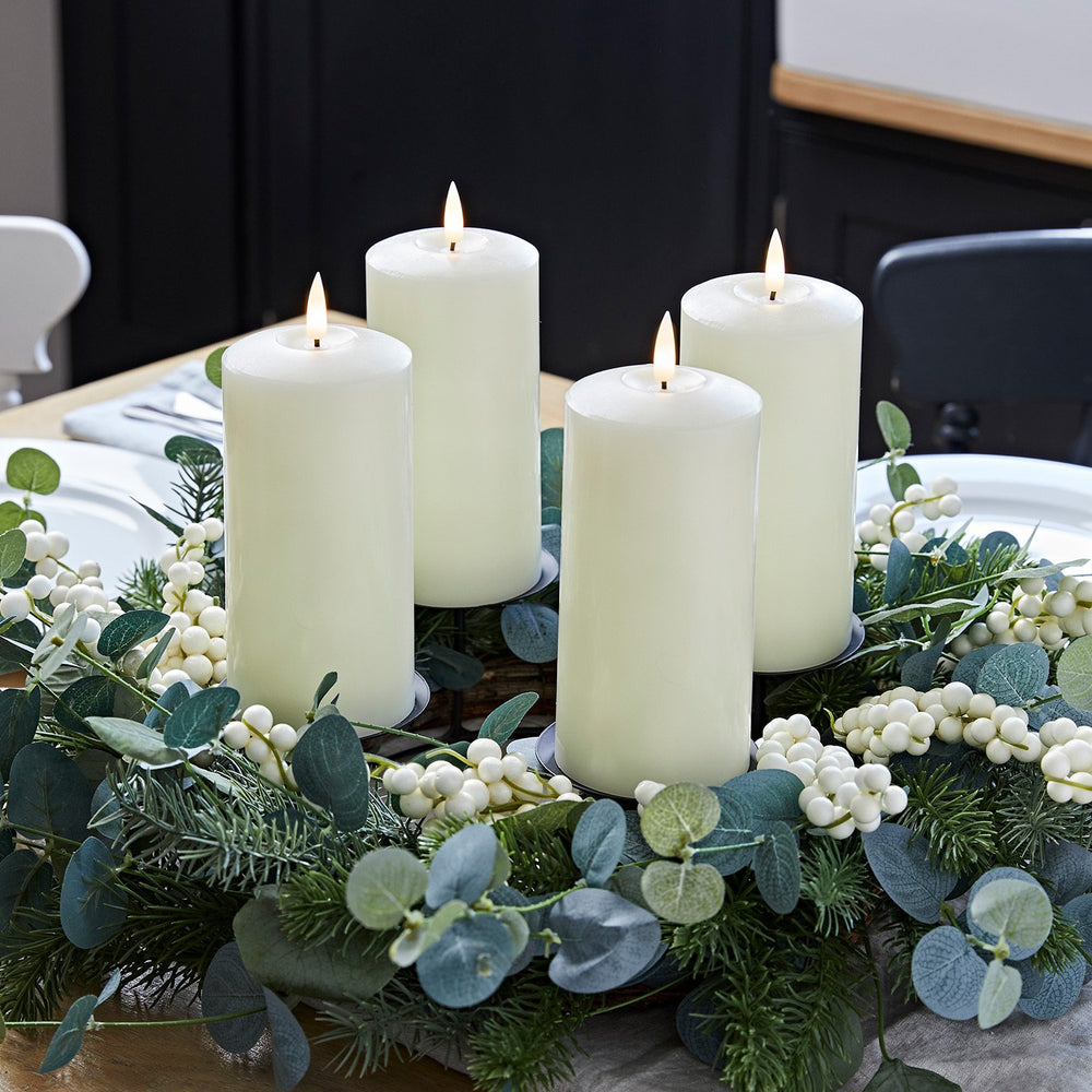 40cm Eukalyptus Adventskranz mit Kerzenständer und 4er Set TruGlow® LED Kerzen 15cm